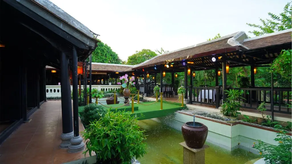 Nh&agrave; h&agrave;ng Nam Ch&acirc;u Hội qu&aacute;n - Một trong những nh&agrave; h&agrave;ng xuất hiện sớm nhất xứ Huế 6