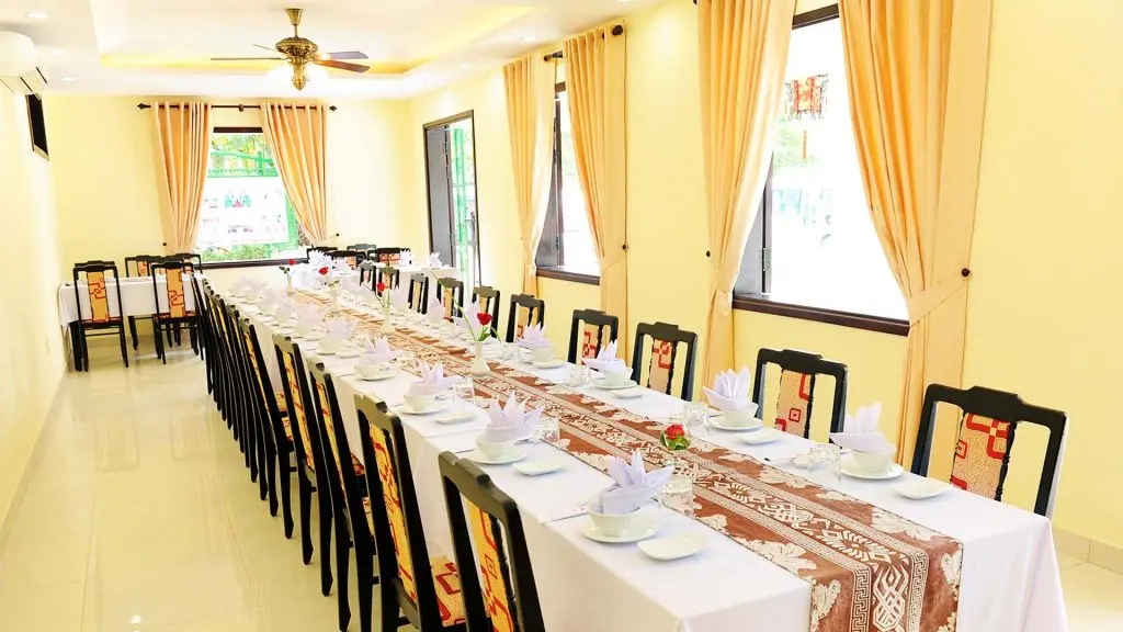 Nh&agrave; h&agrave;ng Nam Ch&acirc;u Hội qu&aacute;n - Một trong những nh&agrave; h&agrave;ng xuất hiện sớm nhất xứ Huế 8