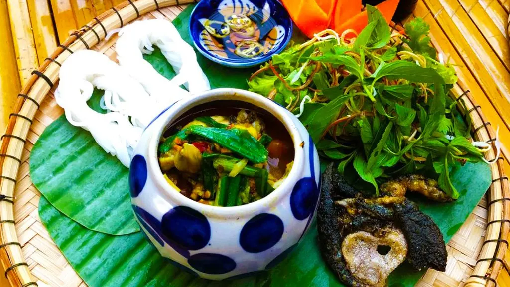 Nh&agrave; h&agrave;ng Nam Ch&acirc;u Hội qu&aacute;n - Một trong những nh&agrave; h&agrave;ng xuất hiện sớm nhất xứ Huế 11