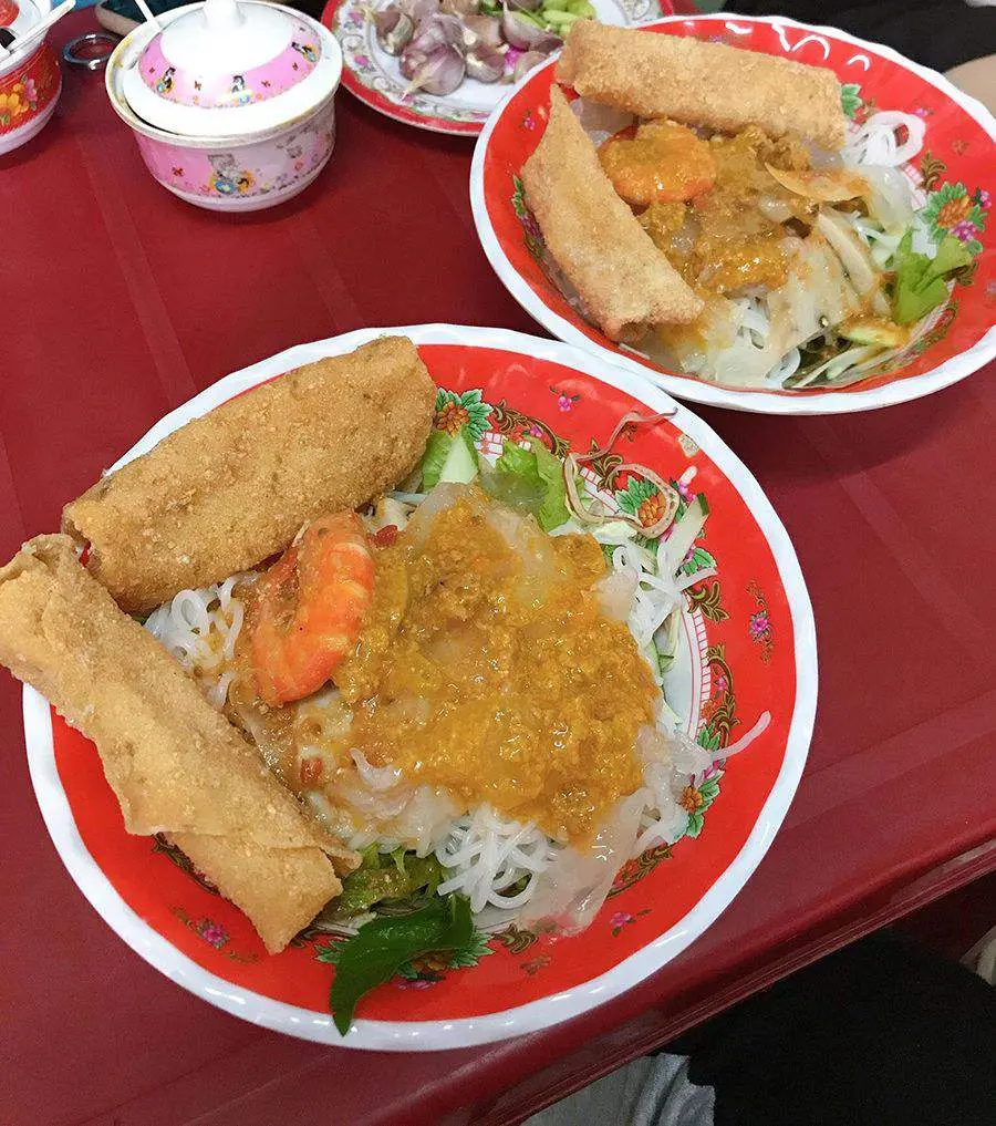 Những m&oacute;n ngon Huế l&agrave;m n&ecirc;n t&ecirc;n tuổi của nền ẩm thực cố đ&ocirc; 3