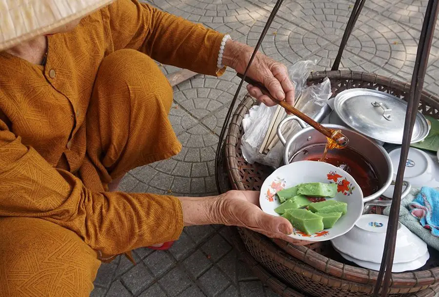 Những m&oacute;n ngon Huế l&agrave;m n&ecirc;n t&ecirc;n tuổi của nền ẩm thực cố đ&ocirc; 4