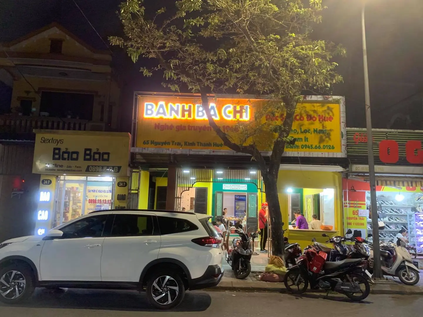Qu&aacute;n B&aacute;nh B&agrave; Chi 1964 - Hương vị Huế nồng đượm trong từng chiếc b&aacute;nh 2