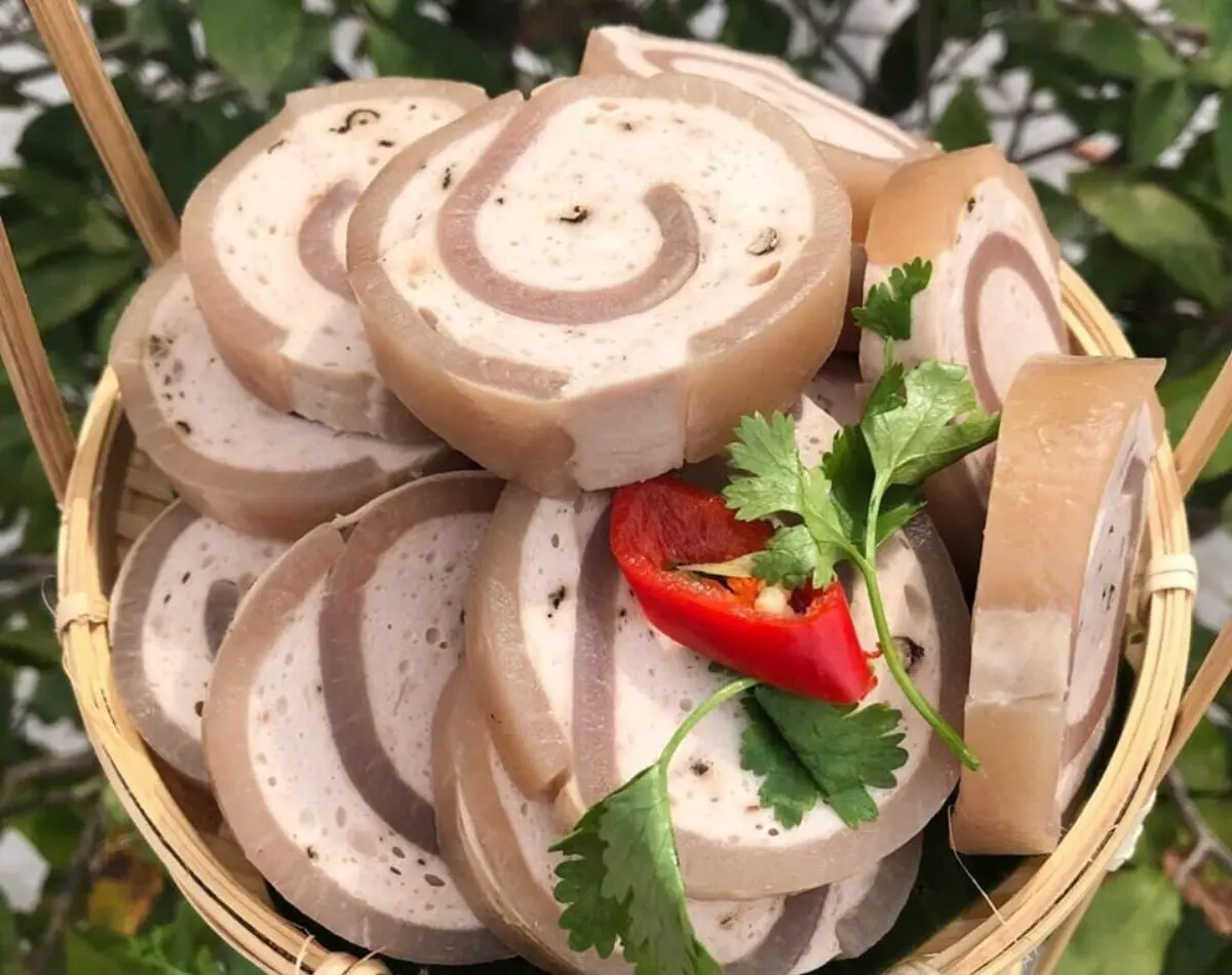 Thương nhớ hương vị đặc sản cố đô ngập tràn con phố nem chả tré Đào Duy Từ 3