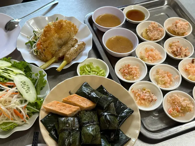 Thưởng thức b&aacute;nh bột lọc Huế: Tinh hoa ẩm thực Cố đ&ocirc; 13