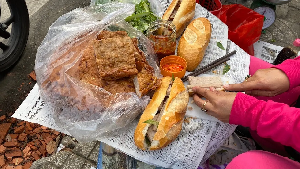 Thưởng thức chả nướng ống tre - M&oacute;n ăn độc đ&aacute;o của người d&acirc;n xứ Huế 4