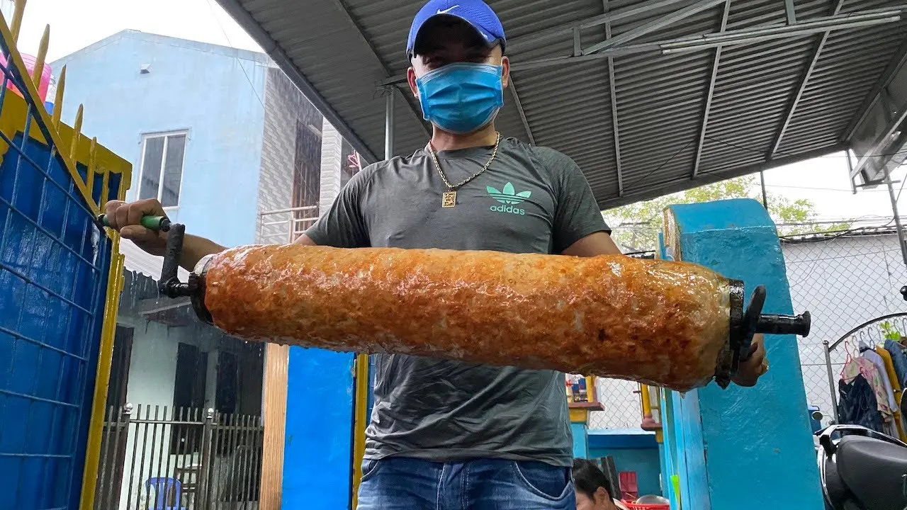 Thưởng thức chả nướng ống tre - M&oacute;n ăn độc đ&aacute;o của người d&acirc;n xứ Huế 3
