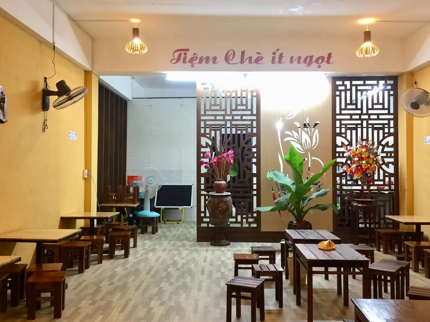Thưởng thức những m&oacute;n ch&egrave; Huế đầy hấp dẫn tại ch&egrave; Mợ T&ocirc;n Đ&iacute;ch 2