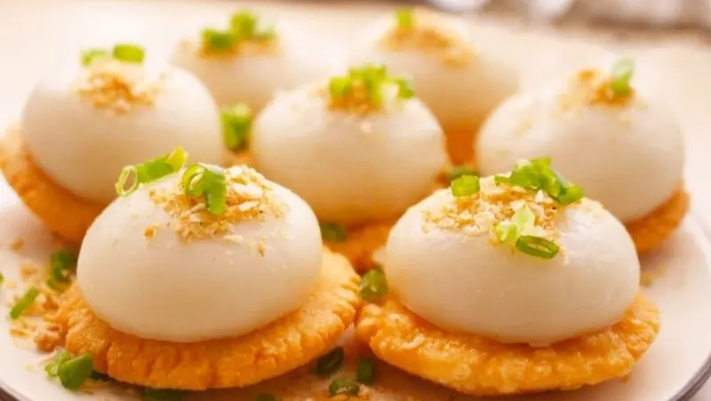 Thưởng thức trọn vẹn hương vị cố đ&ocirc; với 10 m&oacute;n đặc sản Huế hấp dẫn 13