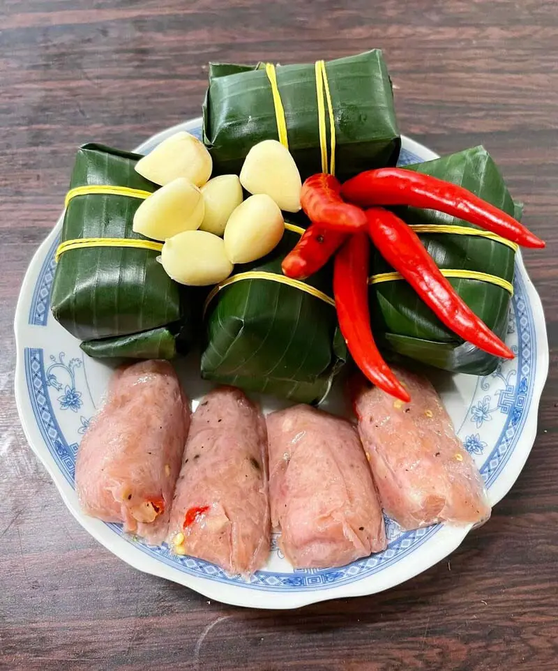 Thưởng thức trọn vẹn hương vị cố đ&ocirc; với 10 m&oacute;n đặc sản Huế hấp dẫn 8