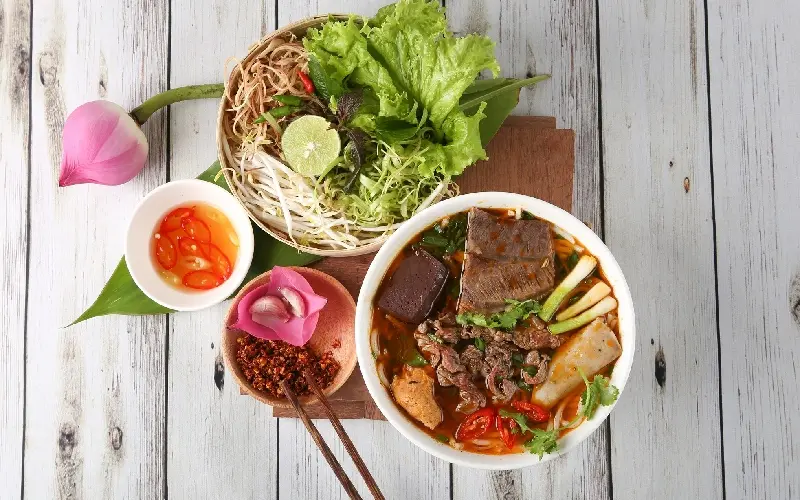 Top 10 nh&agrave; h&agrave;ng m&oacute;n Huế chuẩn vị cố đ&ocirc; giữa l&ograve;ng S&agrave;i G&ograve;n 7