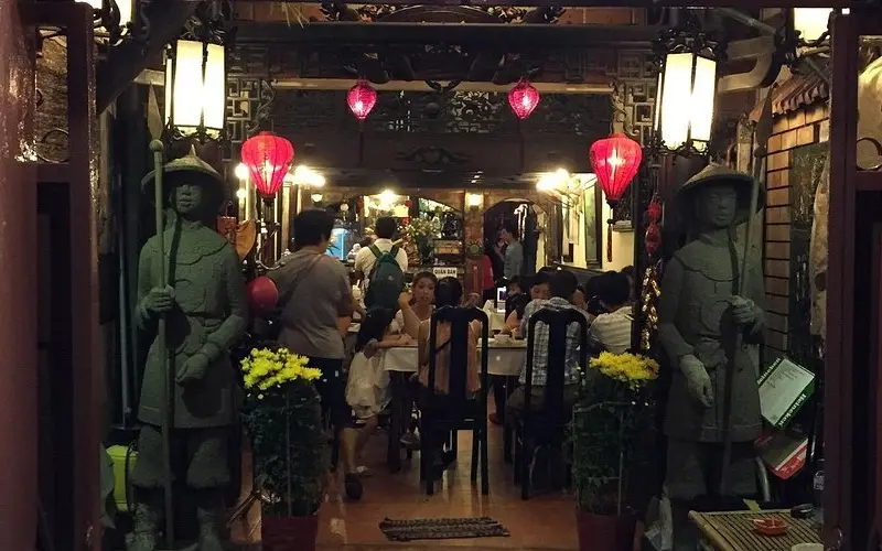Top 10 nh&agrave; h&agrave;ng m&oacute;n Huế chuẩn vị cố đ&ocirc; giữa l&ograve;ng S&agrave;i G&ograve;n 8