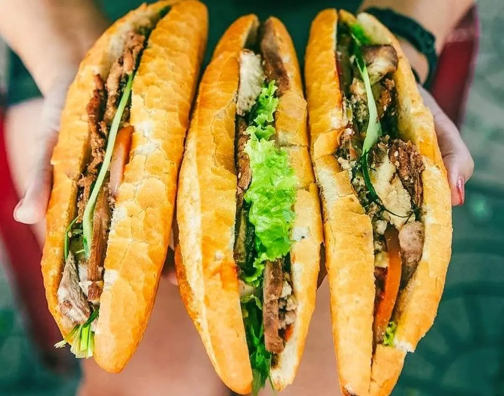 Top 8 địa chỉ b&aacute;nh m&igrave; đ&ecirc;m thơm ngon nức tiếng m&agrave; bạn kh&ocirc;ng thể bỏ lỡ 2