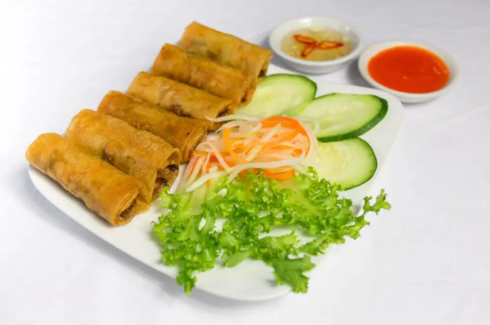 Về Cố đ&ocirc;, nhớ gh&eacute; qu&aacute;n b&aacute;nh kho&aacute;i Hạnh để thưởng thức hương vị xứ Huế khiến du kh&aacute;ch xi&ecirc;u l&ograve;ng 13