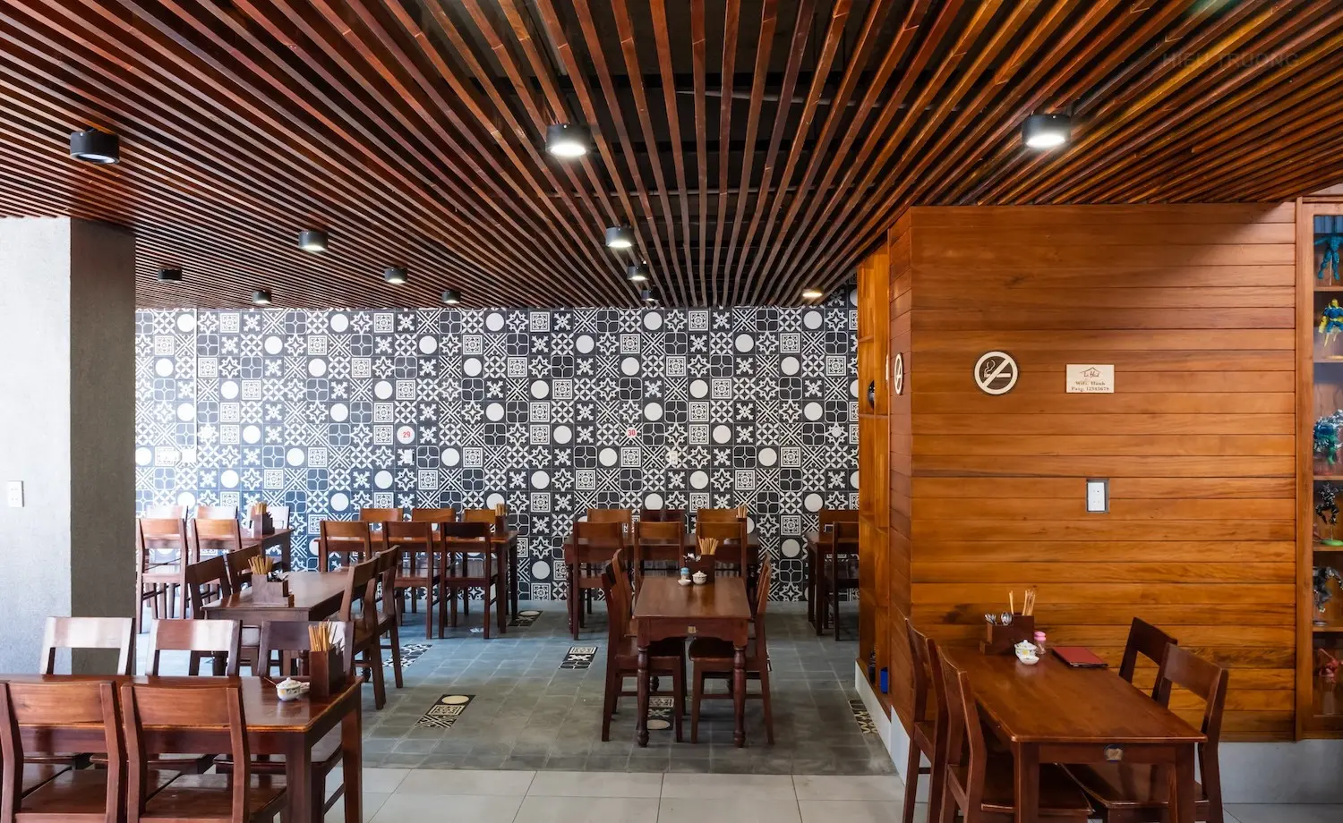 Về Cố đ&ocirc;, nhớ gh&eacute; qu&aacute;n b&aacute;nh kho&aacute;i Hạnh để thưởng thức hương vị xứ Huế khiến du kh&aacute;ch xi&ecirc;u l&ograve;ng 5