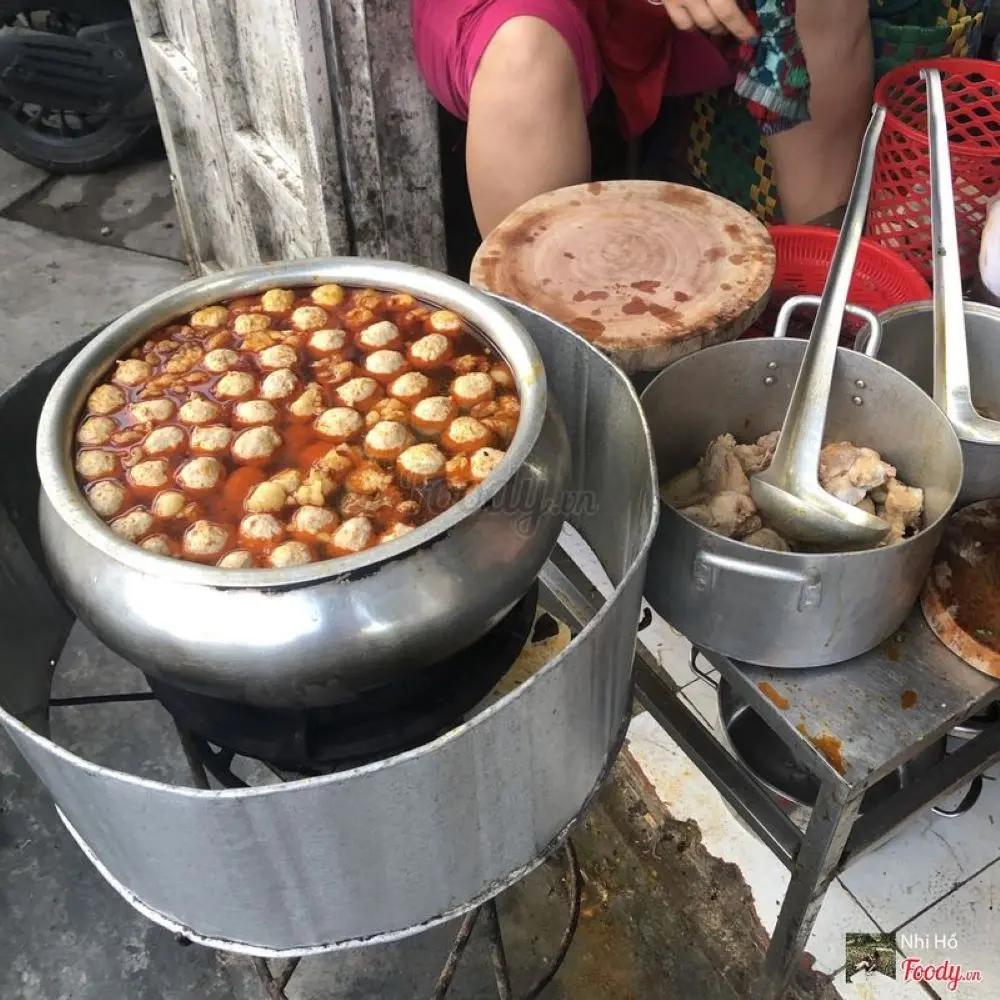 V&igrave; sao bạn kh&ocirc;ng n&ecirc;n bỏ qua qu&aacute;n b&uacute;n huế Nguyễn Du? 4