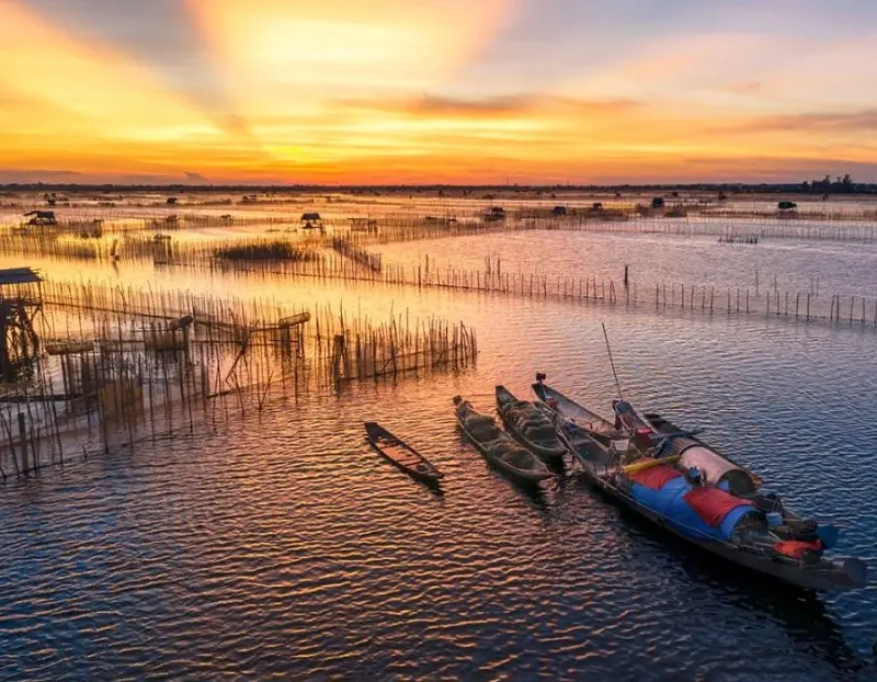 Khám phá nhà hàng nổi Chuồn Lagoon cực dân dã ở Huế