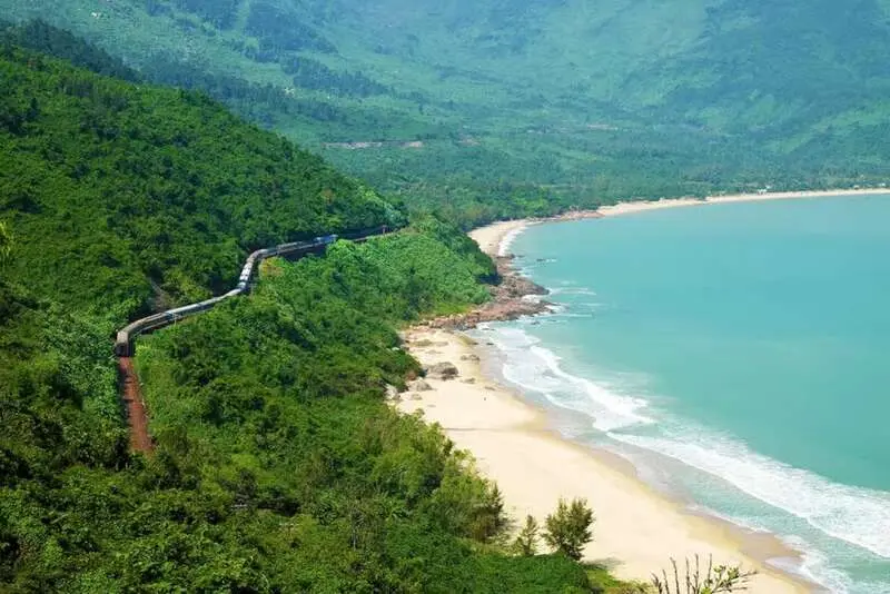 B&atilde;i biển Lăng C&ocirc; một bức tranh thuần khiết của xứ Huế 2