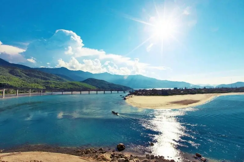 B&atilde;i biển Lăng C&ocirc; một bức tranh thuần khiết của xứ Huế 5