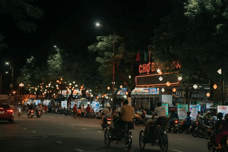 Chợ Đ&ocirc;ng Ba v&agrave; nếp sống nhộn nhịp của Huế khi đ&ecirc;m về 2