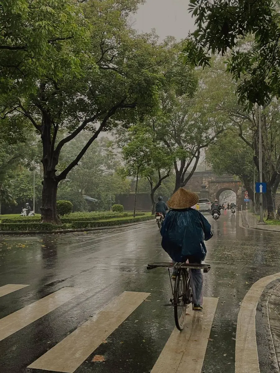 C&oacute; một Huế ng&agrave;y mưa đẹp đến xao xuyến nỗi l&ograve;ng 6