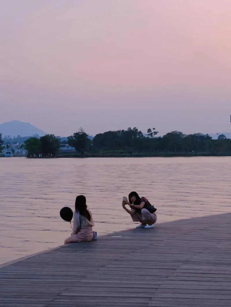 Đắm ch&igrave;m trong Ho&agrave;ng h&ocirc;n ở Huế mỗi buổi chiều t&agrave; 5