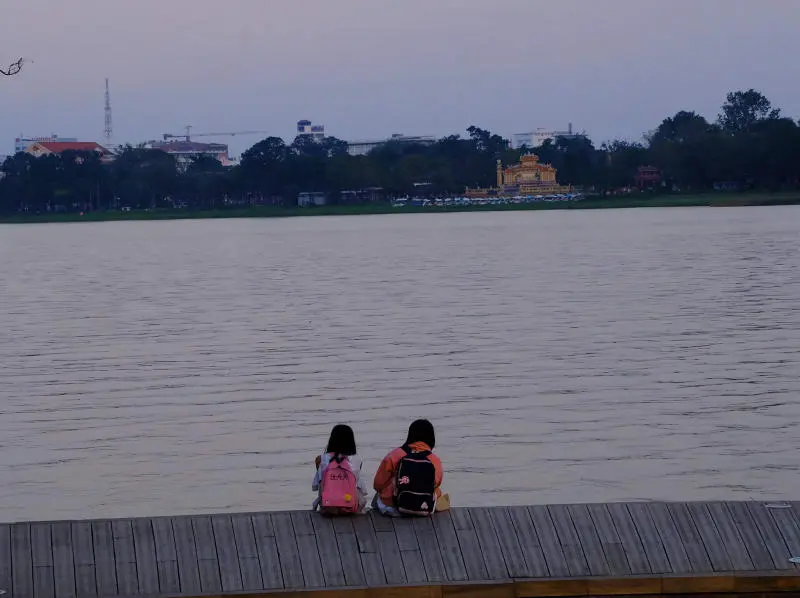 Đắm ch&igrave;m trong Ho&agrave;ng h&ocirc;n ở Huế mỗi buổi chiều t&agrave; 6
