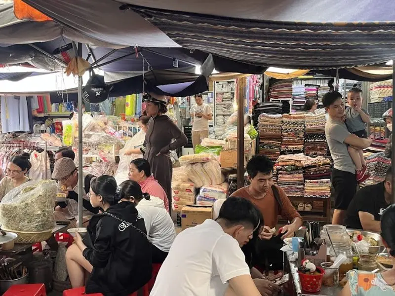 Kh&aacute;m ph&aacute; Chợ T&acirc;y Lộc Huế: Điểm đến vui chơi, mua sắm v&agrave; ăn uống 8
