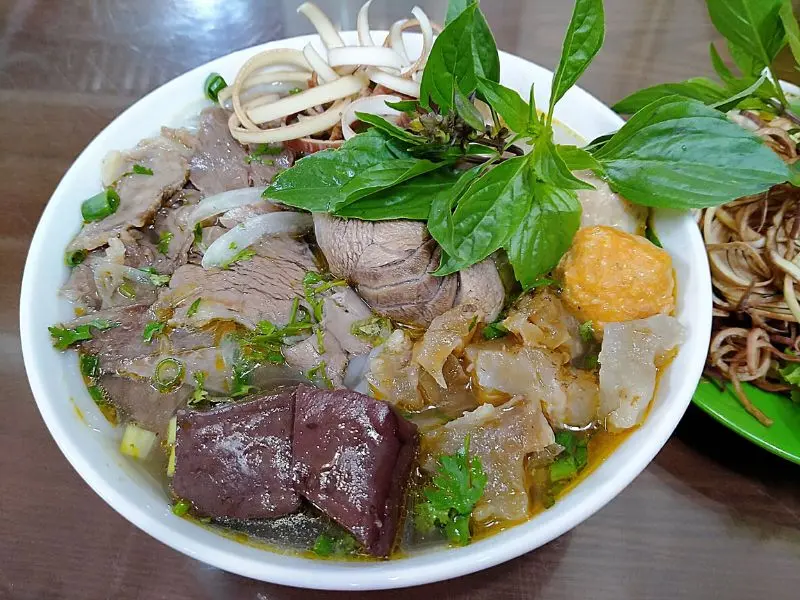 Kh&aacute;m ph&aacute; Chợ T&acirc;y Lộc Huế: Điểm đến vui chơi, mua sắm v&agrave; ăn uống 4