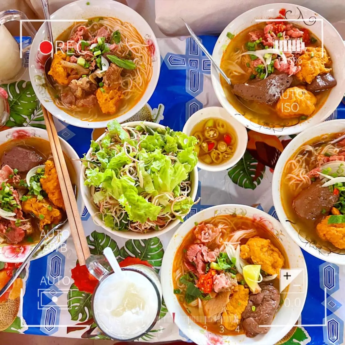 Kh&aacute;m ph&aacute; Food tour Huế cực chất của c&ocirc; bạn Thương Thương 2