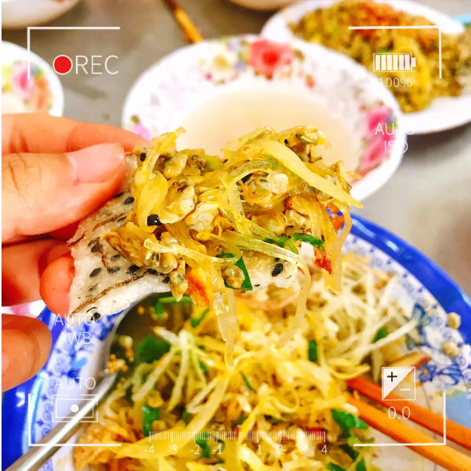 Kh&aacute;m ph&aacute; Food tour Huế cực chất của c&ocirc; bạn Thương Thương 5