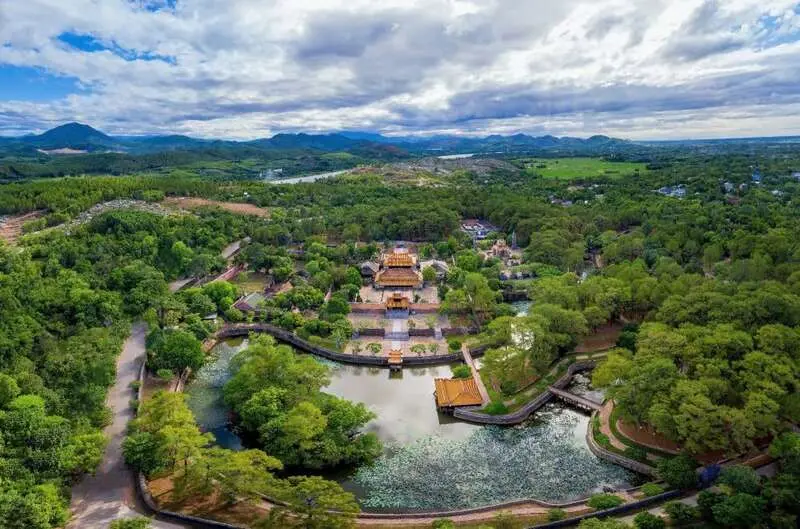 Kinh nghiệm kh&aacute;m ph&aacute; 7 lăng tẩm Huế đầy đủ v&agrave; bổ &iacute;ch nhất 8