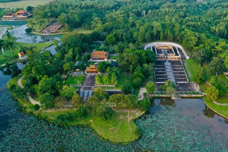 Kinh nghiệm kh&aacute;m ph&aacute; 7 lăng tẩm Huế đầy đủ v&agrave; bổ &iacute;ch nhất 2