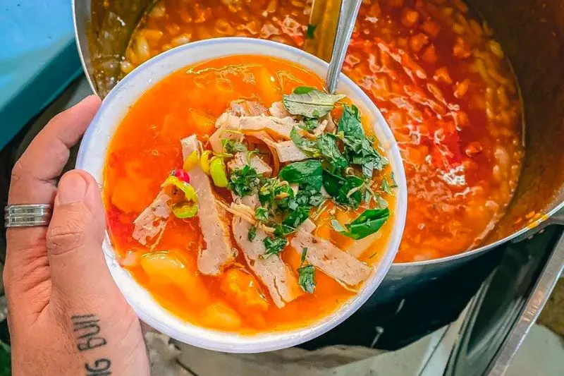 M&ugrave;a mưa ở Huế kh&ocirc;ng c&ograve;n buồn khi c&oacute; những trải nghiệm th&uacute; vị 5