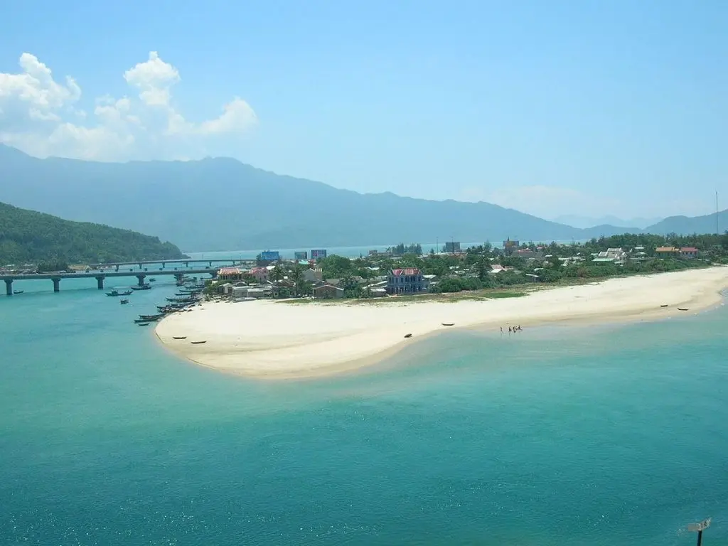 Review b&atilde;i biển ở Huế mộng mơ c&oacute; g&igrave; th&uacute; vị? 4