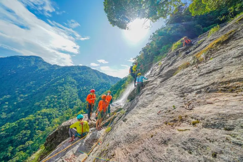 Th&aacute;c Đỗ Quy&ecirc;n: &lsquo;N&agrave;ng thơ&rsquo; giữa n&uacute;i rừng Bạch M&atilde; 4