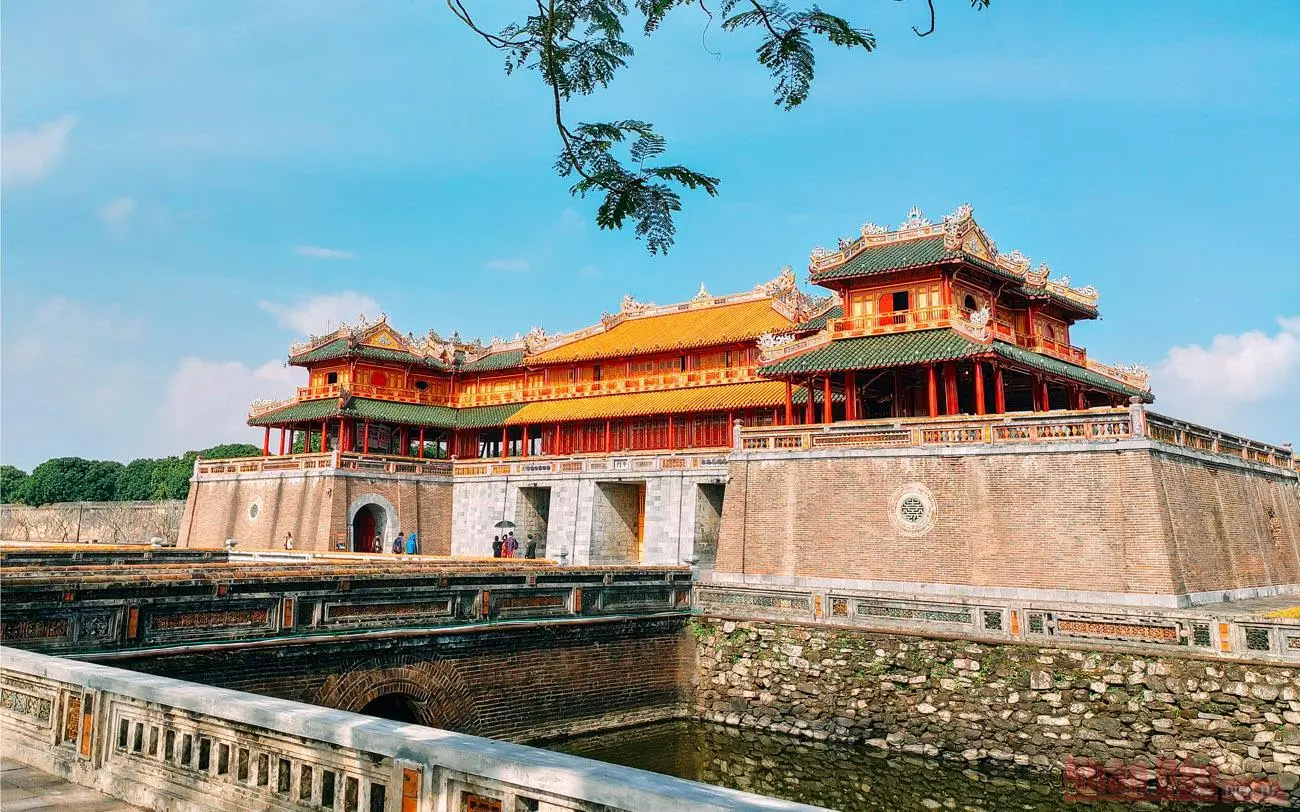 Tham khảo ngay b&agrave;i review du lịch Huế của Trung Nguyễn 2