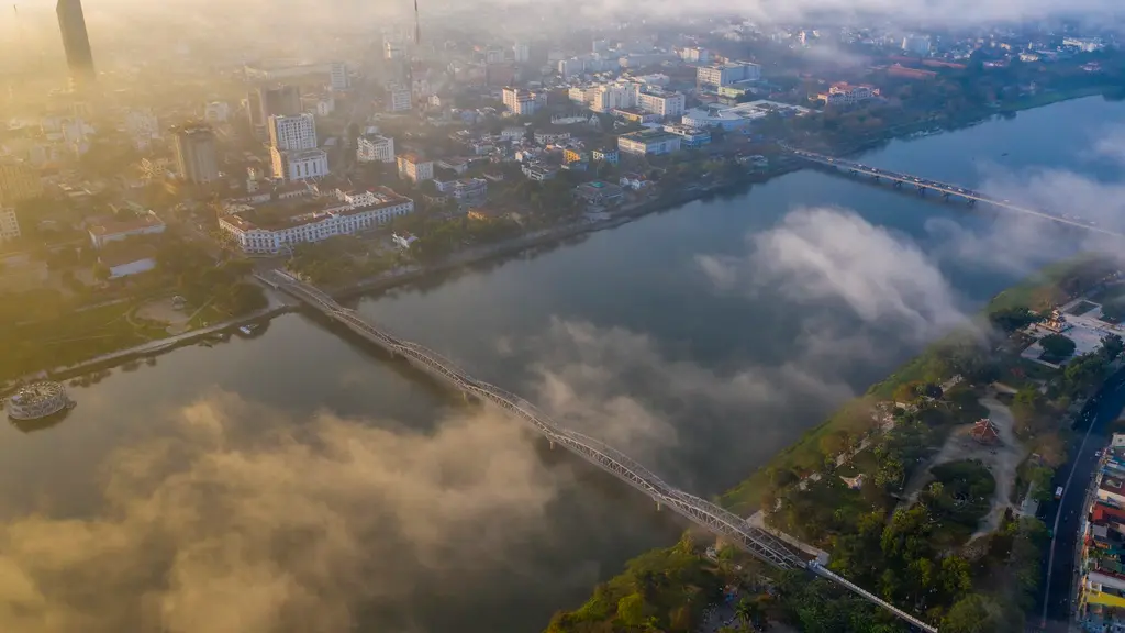 Toàn cảnh làn sương mù sáng sớm bao phủ cả thành phố Huế 9