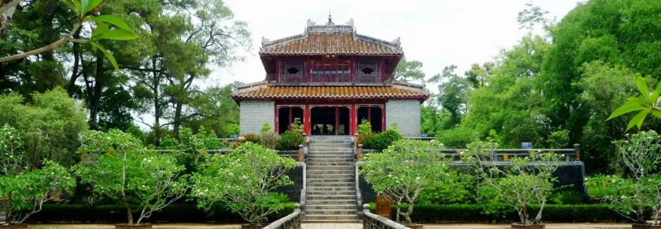 Đến Lăng Minh Mạng khám phá kiến trúc độc đáo và cổ kính theo thời gian