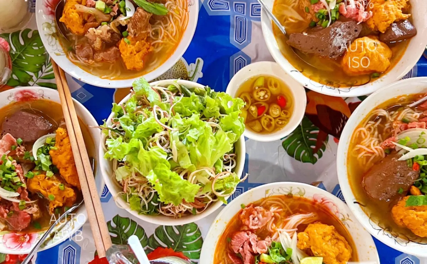 Khám phá Food tour Huế cực chất của cô bạn Thương Thương