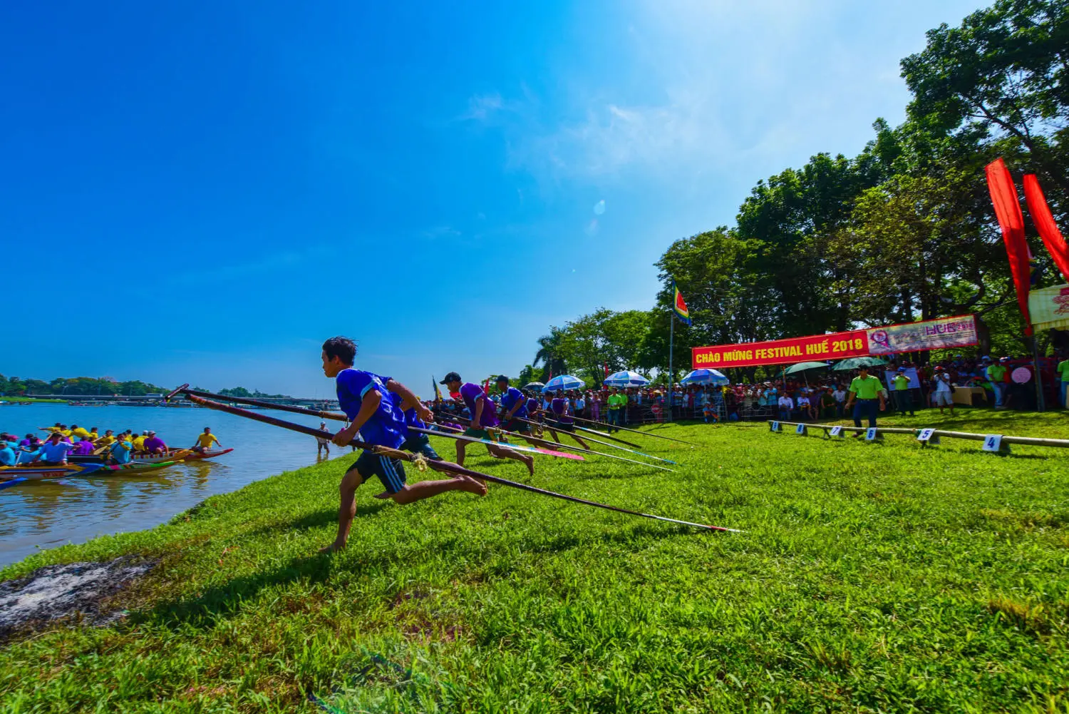 Hội đua ghe truyền thống - Tưng bừng tham gia lễ hội độc đáo tại Cố đô Huế 2