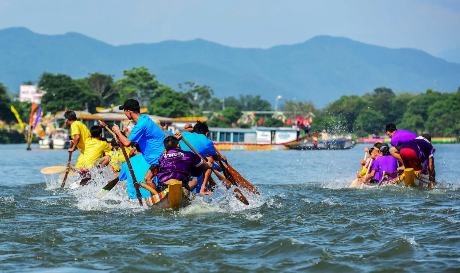 Hội đua ghe truyền thống - Tưng bừng tham gia lễ hội độc đáo tại Cố đô Huế 4