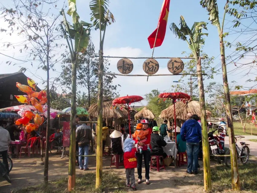 Năm mới Tết đến h&ograve;a c&ugrave;ng kh&ocirc;ng kh&iacute; tươi vui tại lễ hội B&agrave;i Ch&ograve;i 6