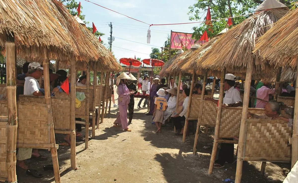 Năm mới Tết đến h&ograve;a c&ugrave;ng kh&ocirc;ng kh&iacute; tươi vui tại lễ hội B&agrave;i Ch&ograve;i 4