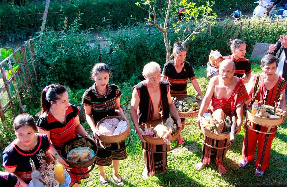 Tết cơm mới của người Pa K&ocirc; - Gửi lời tạ ơn thần linh v&igrave; một năm bội thu, sung t&uacute;c đủ đầy 10