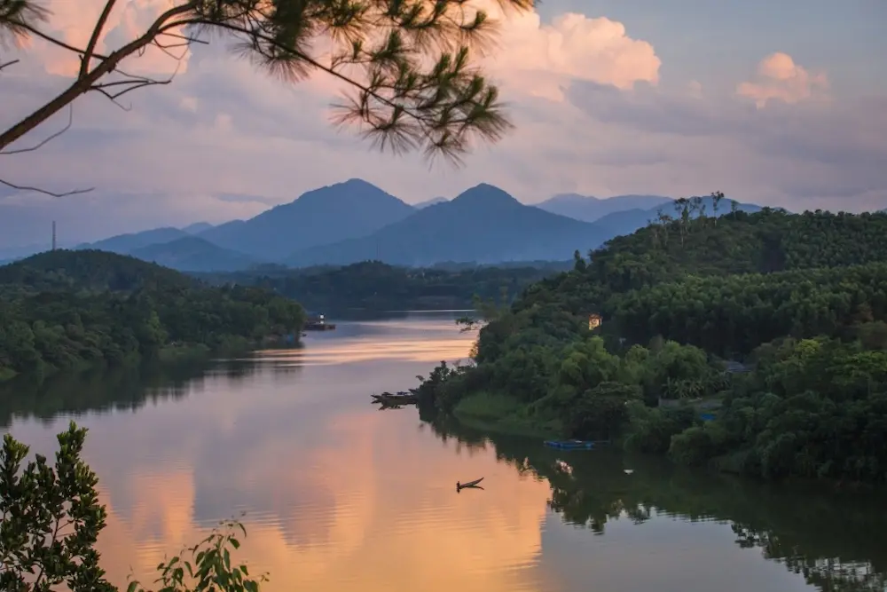 Được nghỉ ph&eacute;p 5 ng&agrave;y th&igrave; m&igrave;nh d&agrave;nh 4 ng&agrave;y để đu đưa Lịch tr&igrave;nh Huế tự t&uacute;c 4 ng&agrave;y của MIA.vn th&ocirc;i 4