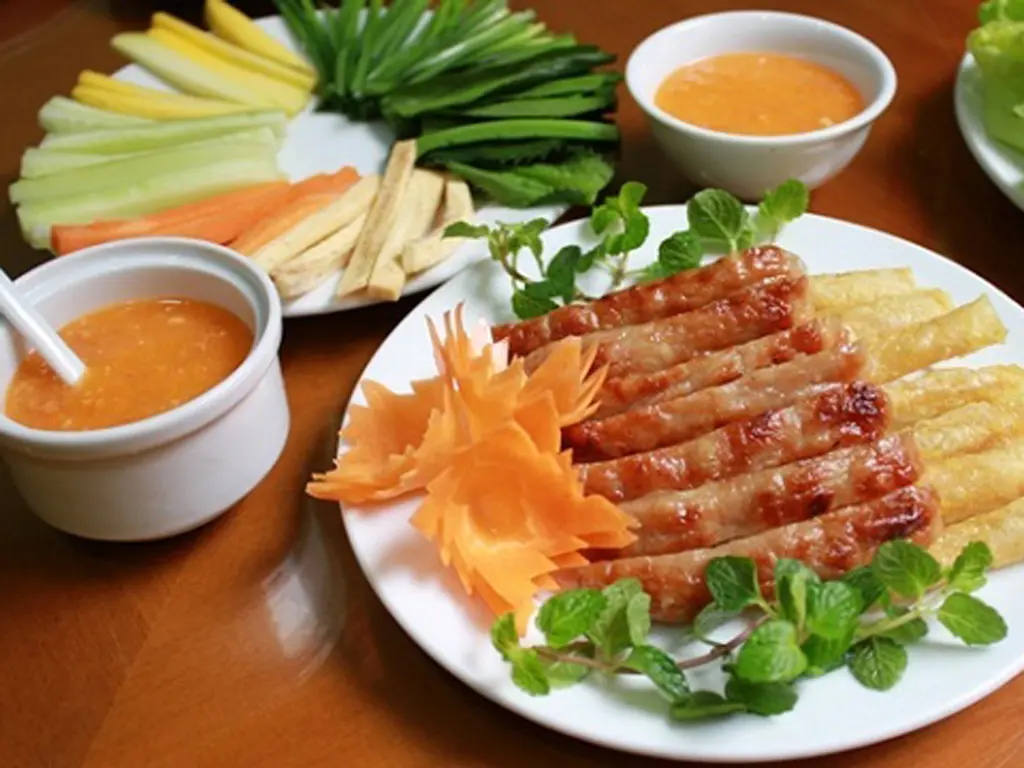 Nem Ninh H&ograve;a - Qu&ecirc;n sao đặng hương vị b&eacute;o b&ugrave;i của chiếc nem thịt nạc nơi xứ biển miền Trung hiền h&ograve;a 7