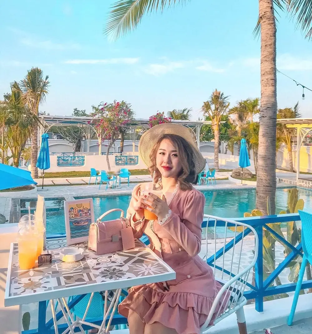 Satorini studio Cafe - &Ocirc;m trọn giấc mơ Hy Lạp giữa vịnh Cam Ranh 5