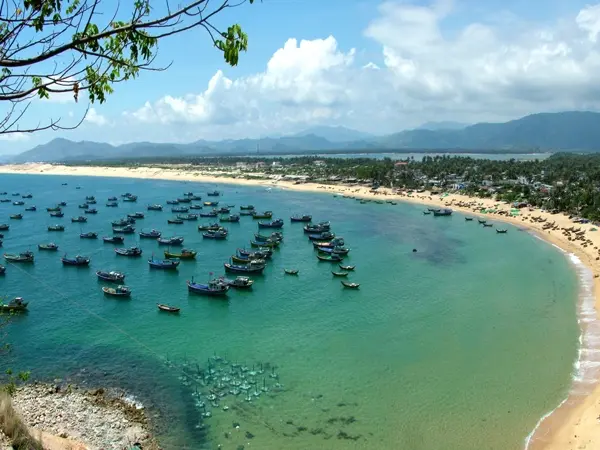 B&atilde;i biển Đại L&atilde;nh, một trong những thi&ecirc;n đường biển đẹp nhất Việt Nam 5