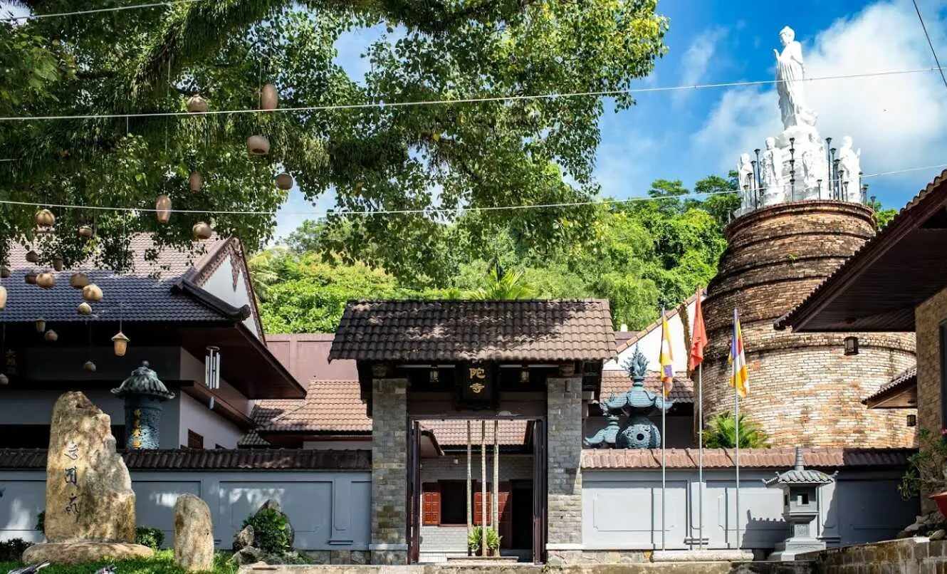 Chùa Phật Đà (chùa Lò Gạch) Hà Tiên, điểm đến tâm linh ấn tượng
