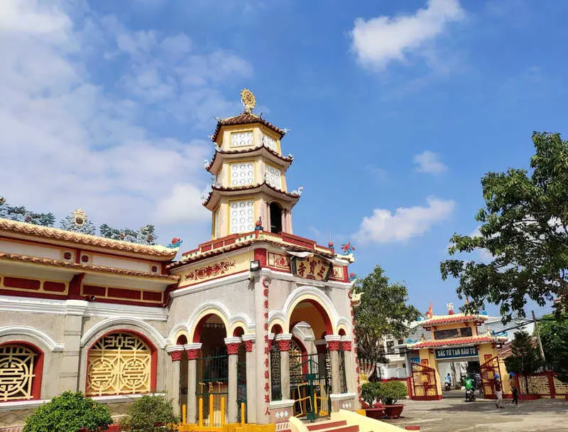 Chùa Sắc Tứ Tam Bảo Rạch Giá, không gian thiền tịnh tại Kiên Giang